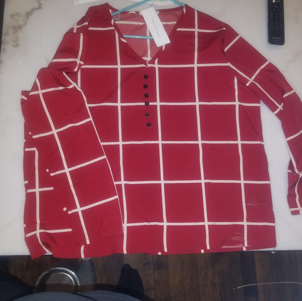 Red lined top